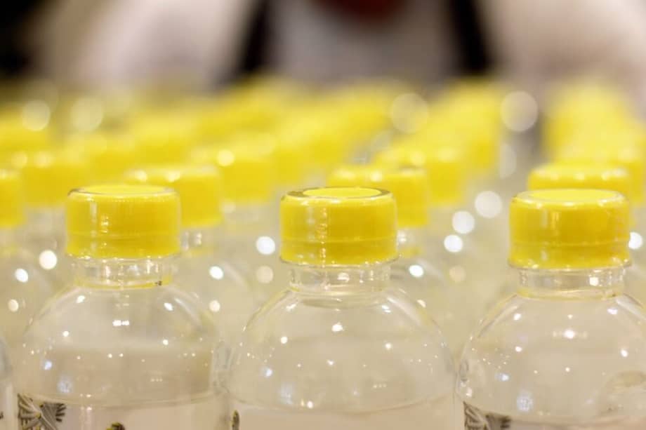 La mayoría de botellas de plástico están hechas con PET, un popular material que es un verdadero problema para el ambiente. / Pexels