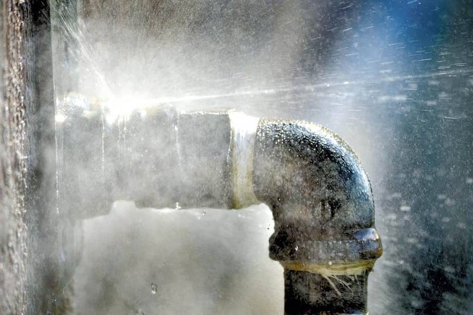 El Acueducto ha perdido más de $6 billones en agua que no se ha facturado, según el sindicato el 60% de las pérdidas se debe a falta de compromiso de los gestores zonales. / El Espectador