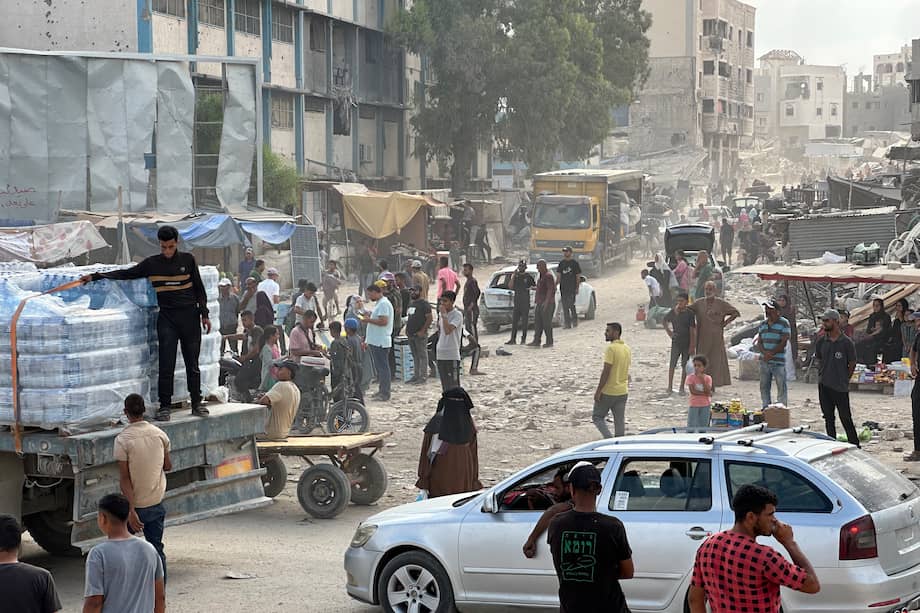 Unas 250.000 personas han dejado la localidad de Jan Yunis, en la mitad sur de la Franja, tras las nuevas órdenes de evacuación dictadas por Israel, mientras la ciudad sufre nuevos bombardeos.