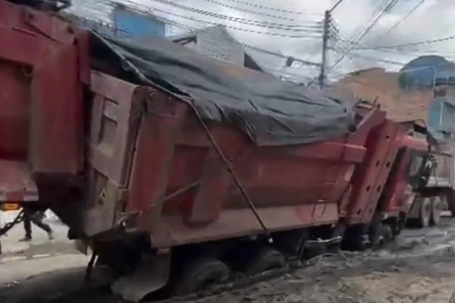 Los hundimientos en la carrera 16 ya han atrapado camiones pesados y mantienen en alerta a los habitantes del barrio Eduardo Santos.