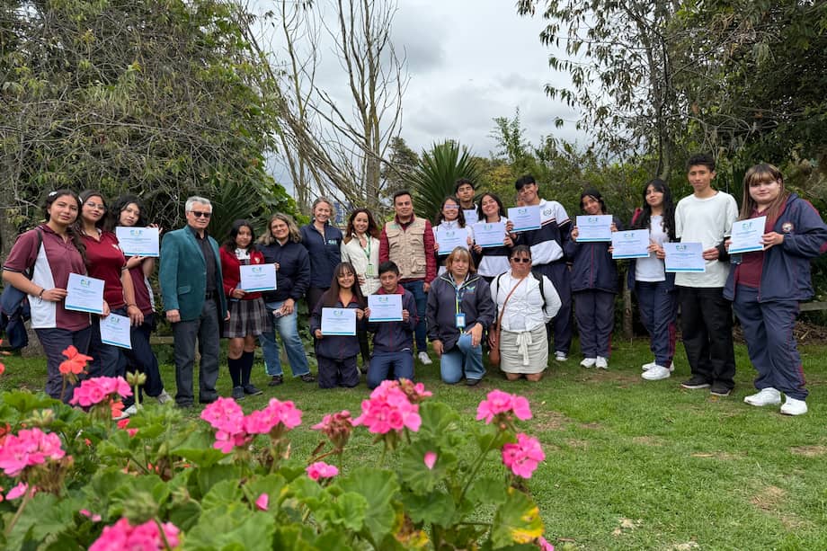 Cerca de 2.800 personas se capacitaron como "guardianes del páramo" mediante cinco procesos de formación enfocados en la protección, recuperación y mejoramiento de estos ecosistemas estratégicos.