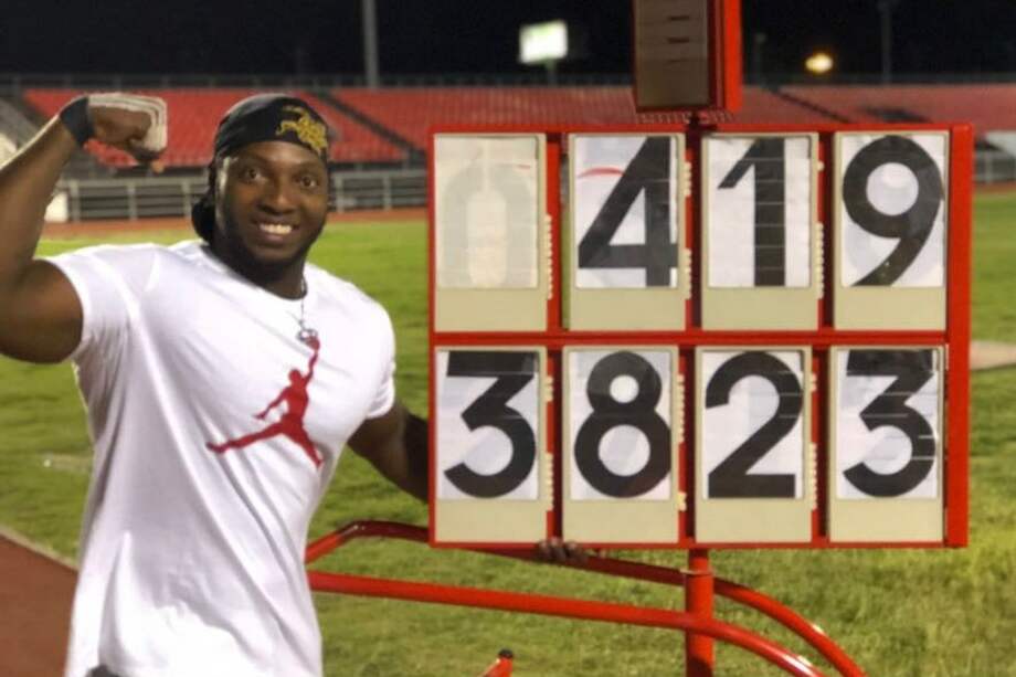 Mauricio Valencia celebra su nueva marca mundial. / CPC