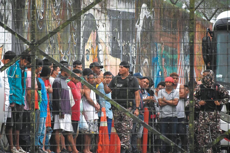 Los reclusos son recapturados luego de escapar de la prisión de Bellavista en Santo Domingo de los Tsachilas, un día después de un motín.