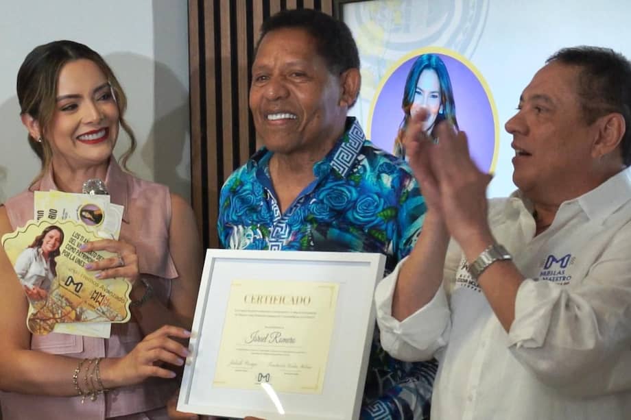 En el evento, se otorgó un reconocimiento especial al maestro Israel Romero, cuya trayectoria ha sido fundamental para salvaguardar la esencia del vallenato