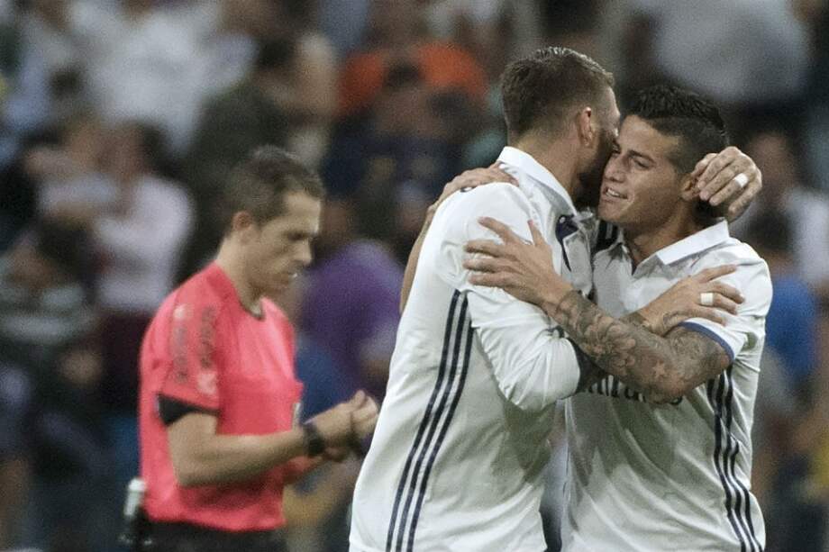 James Rodríguez celebra el gol del empate junto a Sergio Ramos. Foto: AFP