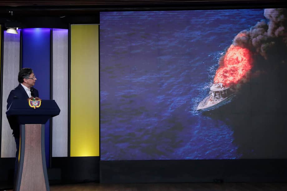 El presidente de Colombia, Gustavo Petro, habla durante una rueda de prensa a medios internacionales este jueves, en Bogotá (Colombia). Petro se refirió a la crisis con Estados Unidos y a la lucha de Colombia contra las drogas.