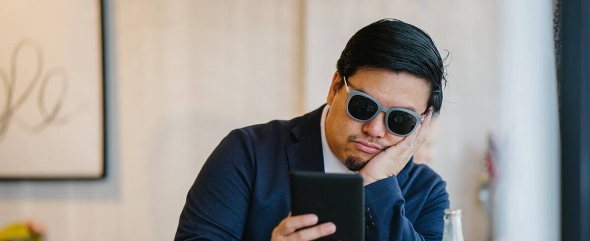 Cáncer:
Así como los demás signos zodiacales se conforman con tener lo justo, los Cáncer se conforman con el comportamiento y la actitud de los demás. Pocas veces le piden a quienes los rodean que hagan un cambio en la forma en que se comportan y aceptan que cada quien tiene sus altos y sus bajos.
Esta aceptación los puede llevar a resignarse con parejas, amigos y familiares que no entregan lo mejor de sí a los Cáncer. Necesitarán que otras personas les hagan ver que no están recibiendo un trato adecuado o justo.