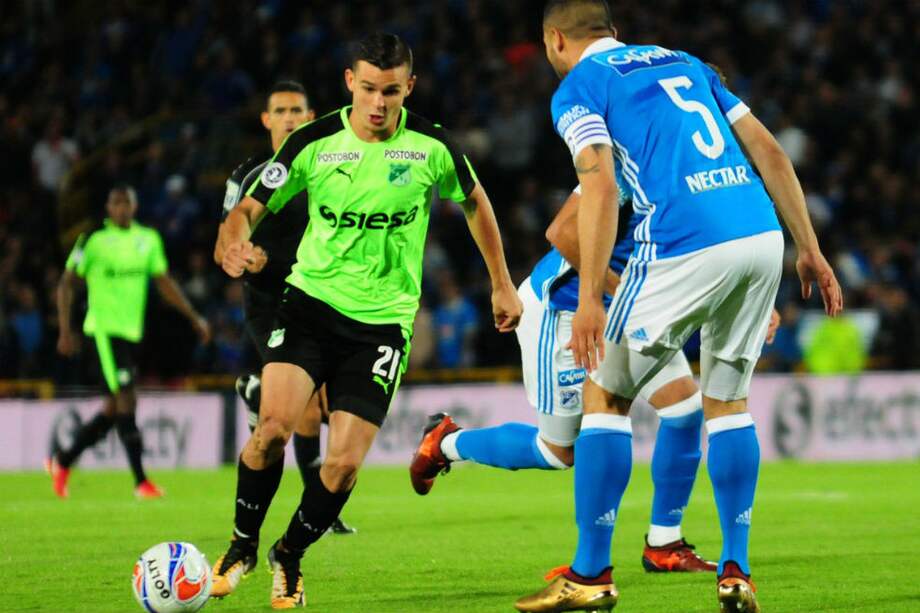Nicolás Benedetti enfrenta a Andrés Cadavid, en partido amistoso en el Campín. / Deportivo Cali