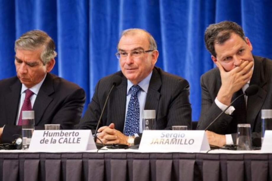 Los delegados del gobierno Santos en la instalación oficial de los diálogos de paz./ EFE