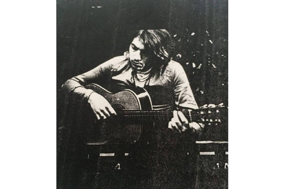 Norberto 'Pappo' Napolitano nació el 10 de marzo de 1950. Su gusto por el blues urbano y eléctrico, que desarrolló gracias a los discos que llegaban de Londres, lo encausó hacia una vida dedicada a la música no convencional.