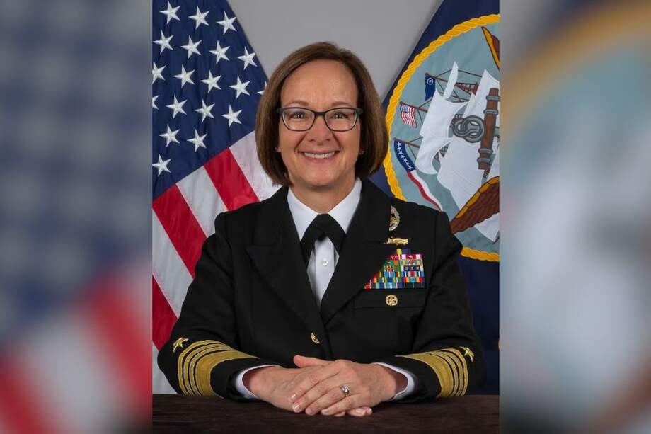 El Departamento de Defensa de Estados Unidos presenta a la almirante relatando que: "Recibió su comisión en 1985 a través del Programa del Cuerpo de Entrenamiento de Oficiales de la Reserva Naval en la Universidad Northwestern, donde recibió una Licenciatura en Ciencias en Periodismo. También asistió al Naval War College y tiene una maestría en gestión organizacional de la Universidad de Phoenix".