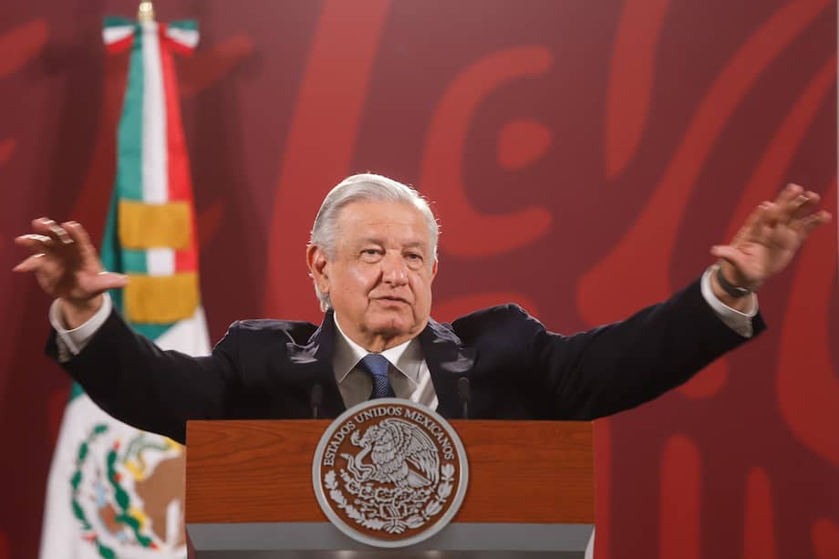 López Obrador denunció este viernes una "guerra sucia" contra Gustavo Petro, candidato presidencial de la coalición Pacto Histórico en Colombia.