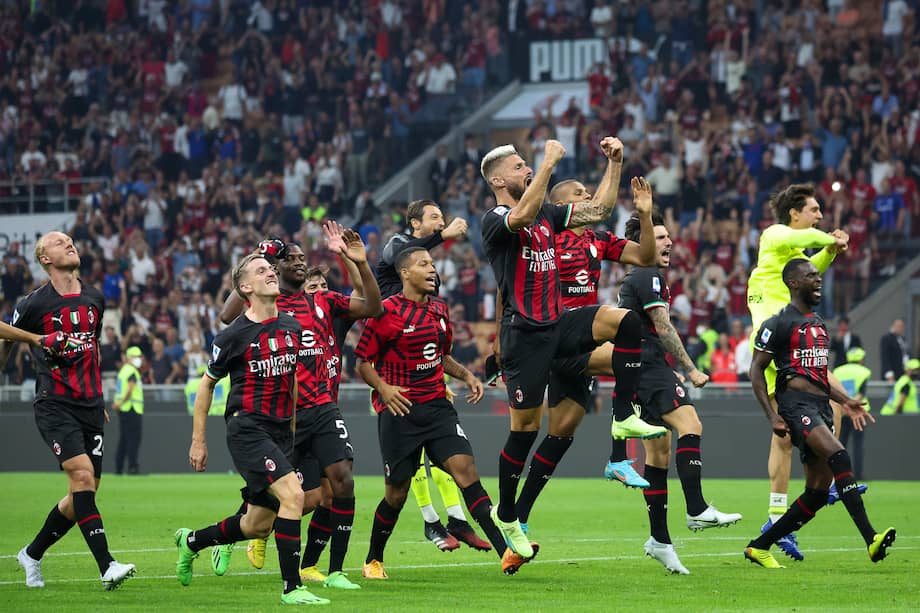 Milan (Italy), 03/09/2022.- AC Milan players celebrate winning the Italian Serie A soccer match between AC Milan and FC Inter Milan at Giuseppe Meazza stadium in Milan, Italy, 03 September 2022. (Italia) EFE/EPA/ROBERTO BREGANI