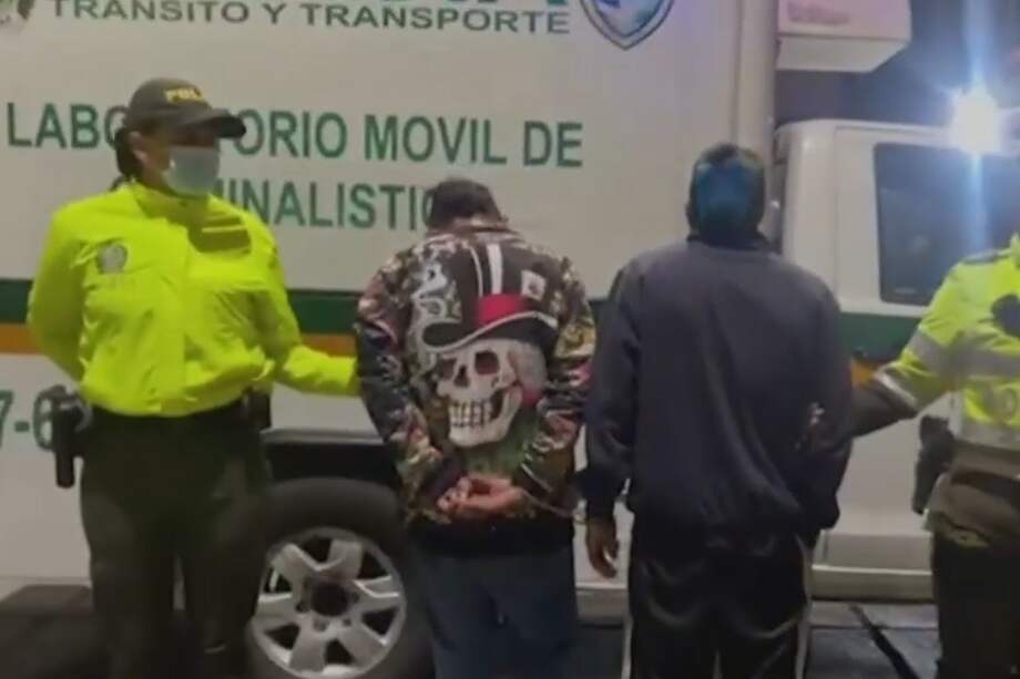 Estos fueron los dos hombres que arrollaron a los uniformados y son señalados de hurtar una moto.