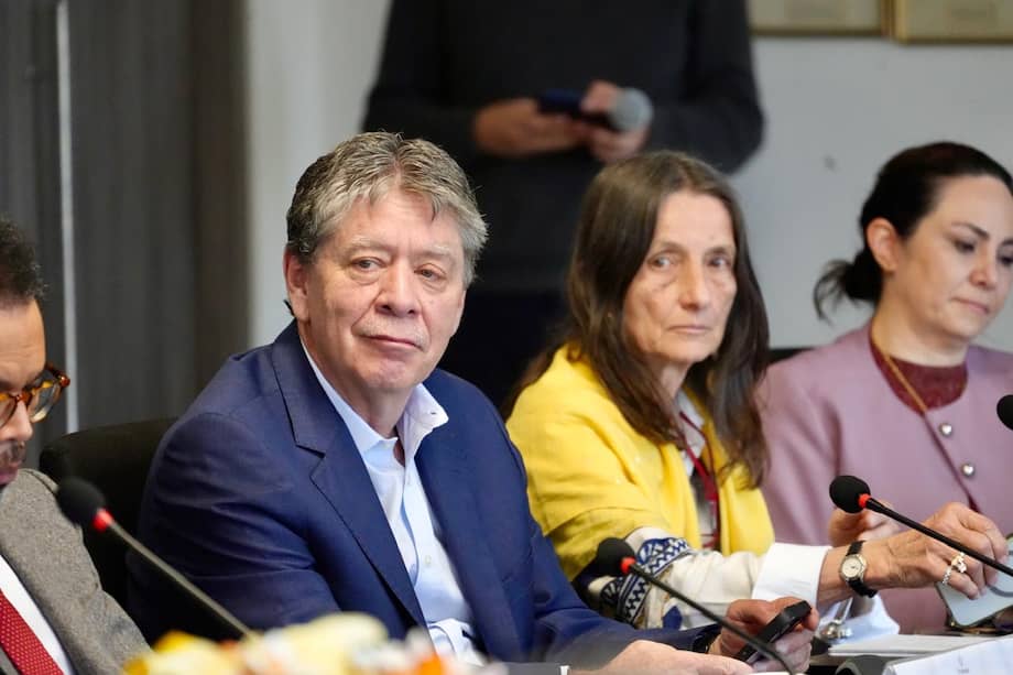 Gremios como la ANDI, presido por Bruce Mac Master, hacen parte de la mesa de concertación.