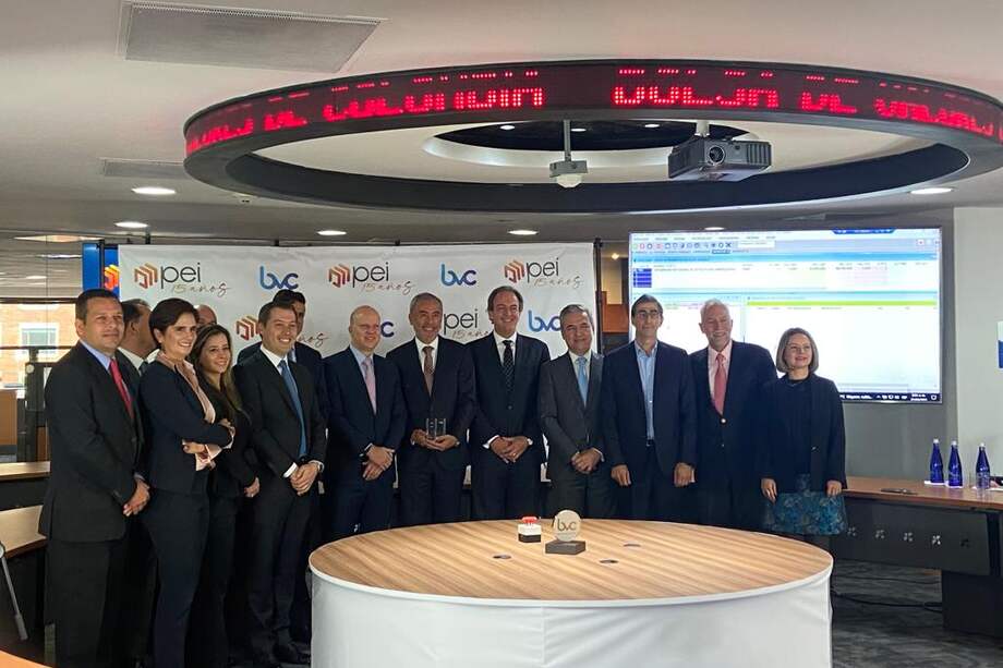 Pei durante el toque de campana de la Bolsa de Valores de Colombia del lunes 22 de agosto de 2022.