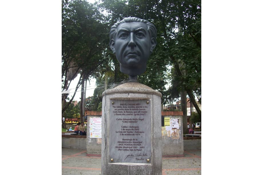 El busto de Ciro Mendía está exhibido en el parque Santander de Caldas en Antioquia.