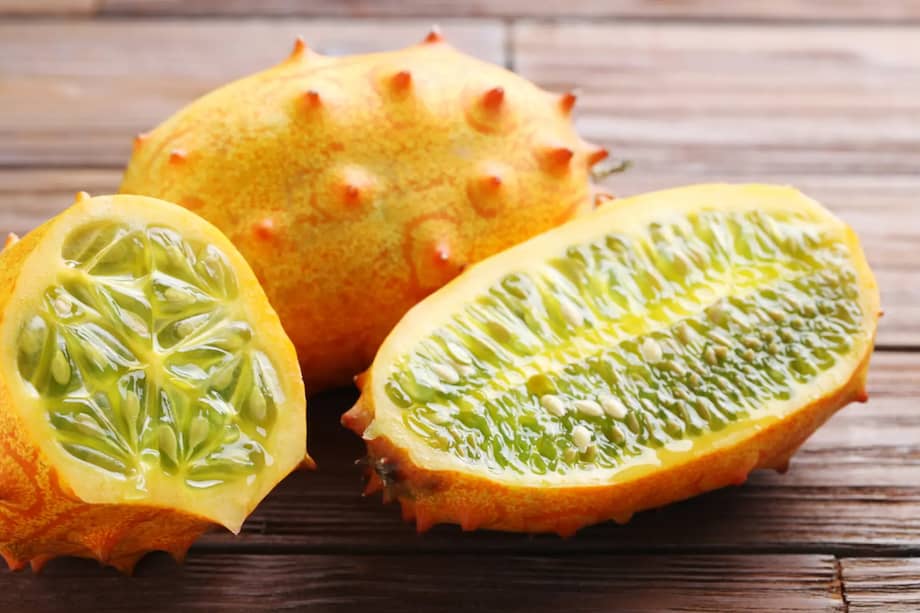 Su valor no es solo estético; su pulpa verde gelatinosa tiene un sabor refrescante que combina notas de pepino, plátano y maracuyá.