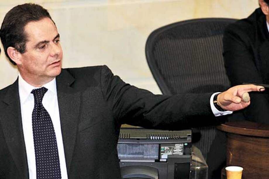 "Si se logra materializar el acuerdo de paz, seré un soldado del mismo": Vargas Lleras