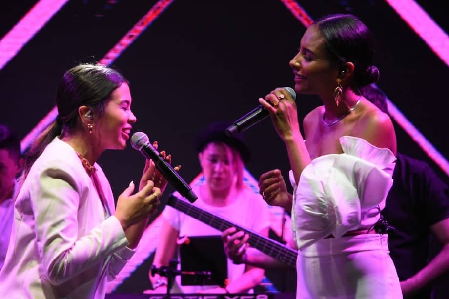 Las coristas Sugey Torres y Gianny Pérez durante una de las presentaciones en homenaje a Patricia Teherán.
