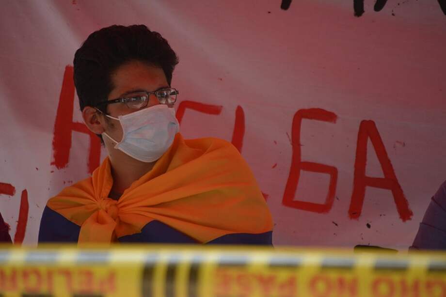 Carlos Bolívar, estudiante de derecho de la Universidad Francisco de Paula Santander, permanece en huelga de hambre desde el 20 de mayo. / Cortesía