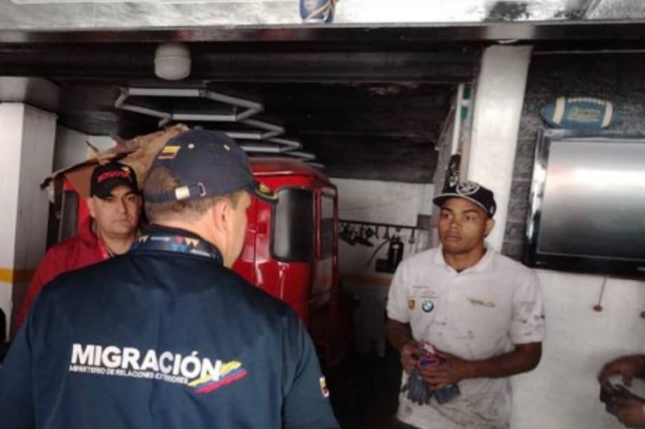 De acuerdo con información oficial, el ciudadano registra siete comparendos por comportamientos contrarios a la convivencia, entre ellos porte de elementos cortopunzantes y consumo y porte de sustancias psicoactivas en el espacio público.