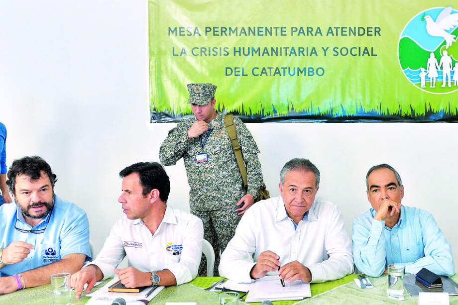 El defensor del Pueblo, Carlos Negret; el ministro del Interior, Guillermo Rivera; el vicepresidente Óscar Naranjo y el comisionado para la Paz, Rodrigo Rivera, se desplazaron hasta Ocaña (Norte de Santander) para escuchar de primer mano la situación humanitaria que vive la región. / SIG