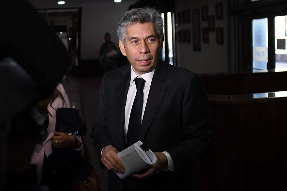 A Daniel Coronell le fue cancelada su columna luego de que cuestionara a Semana por no publicar la investigación sobre el posible regreso de las ejecuciones extrajudiciales. Dicho trabajo periodístico, fue publicado primero en The New York Times, pese a que la información llegó a Semana en el mes de febrero. / Gustavo Torrijos - El Espectador