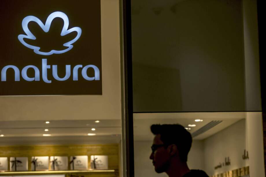 El líder de los cosméticos de Brasil, Natura anunció la adquisición del estadounidense Avon. / Bloomberg News.