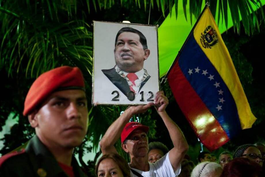 Gobierno insiste en recuperación de Chávez, que ya da instrucciones