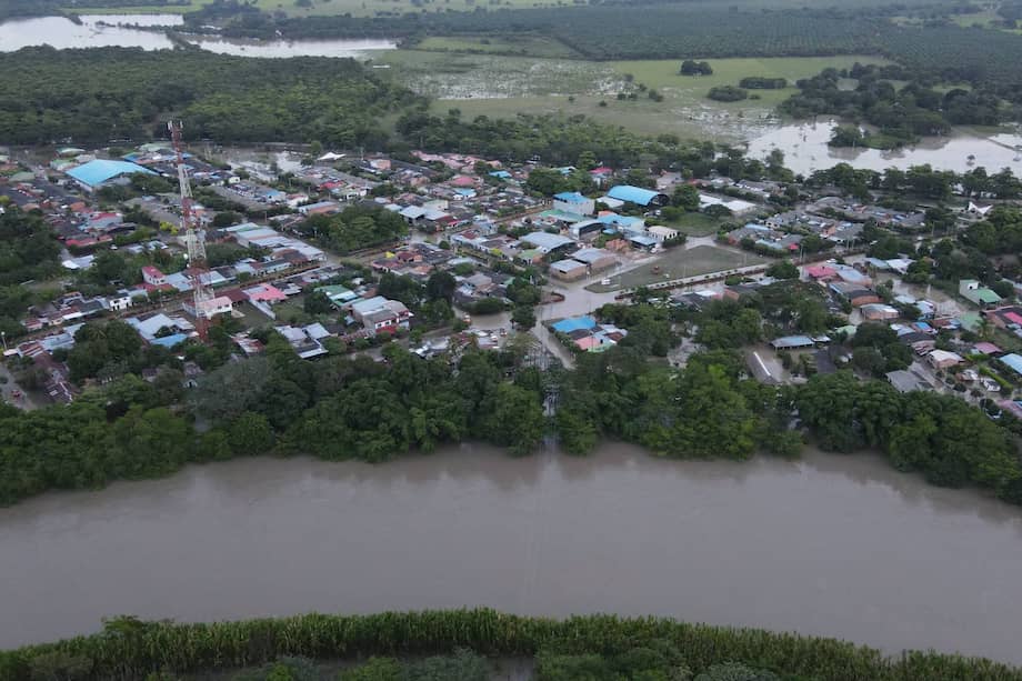 Según la alcaldía de San Luis de Palenque, más del 90 % del casco urbano resultó inundado.