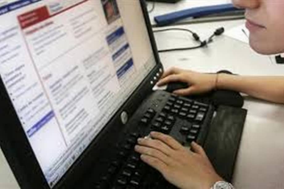 Condenan a tres años de cárcel al activista y bloguero egipcio Ahmed Duma