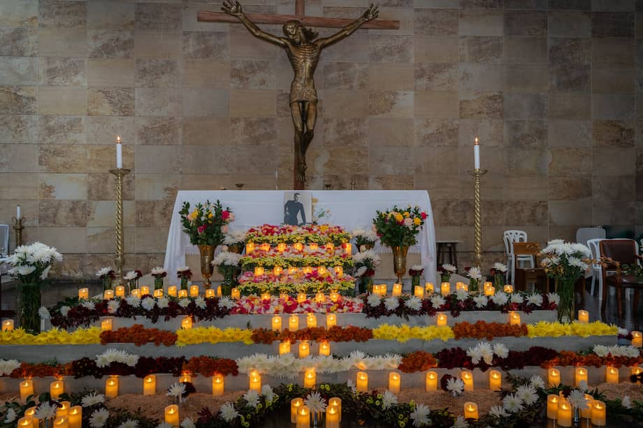El altar en la misa que se celebró este domingo 15 de febrero en la capilla de la Universidad Nacional. Torres murió en combate hace 40 años.
