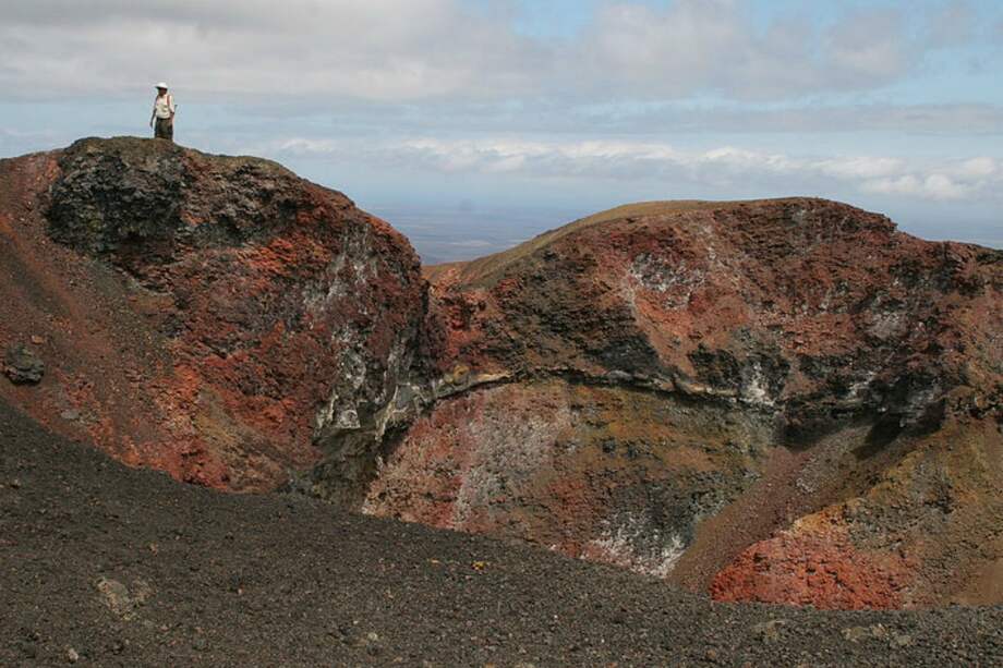 El volcán Sierra Negra está ubicado en la isla Isabela, la más grande y occidental del archipiélago ecuatoriano de Galápagos. / Michael R Perry . Wikicommons