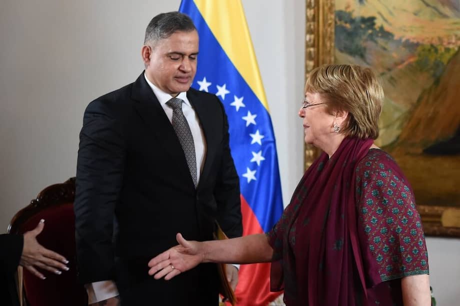 A lo largo del día en varios puntos de Caracas se verificaron protestas de trabajadores públicos y familiares de "presos políticos". / AFP