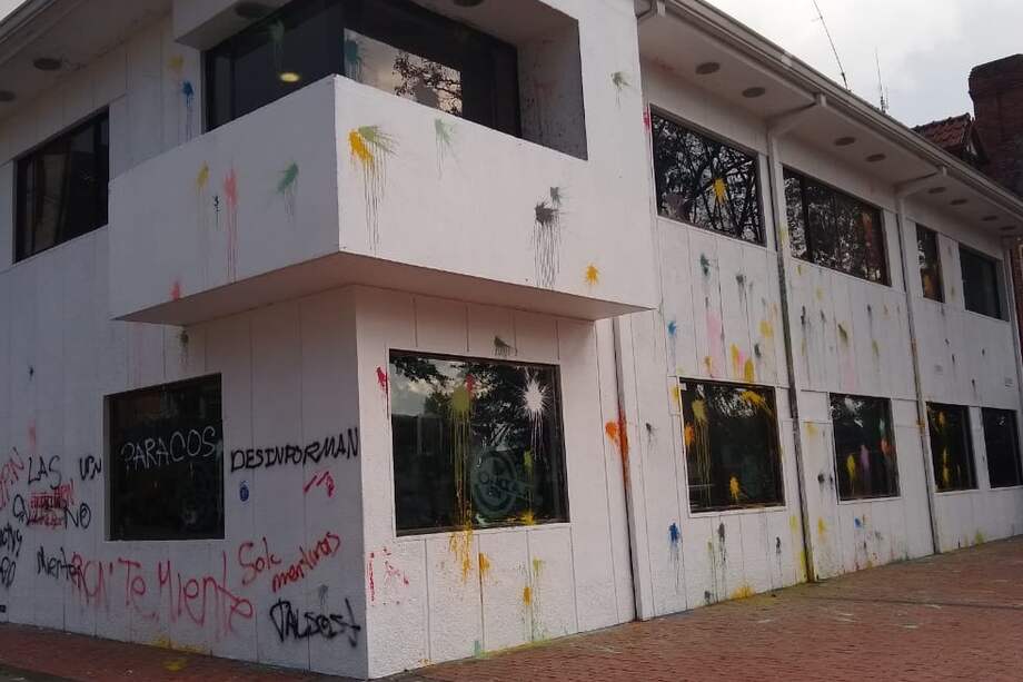 Es claro el interés de los caudillos políticos por deslegitimar a los medios y graduarlos irresponsablemente de ‘enemigos’. Es la táctica que ha encumbrado Donald Trump en EE.UU. y que aquí también está en boga. / Foto: Twitter Luis Carlos Vélez