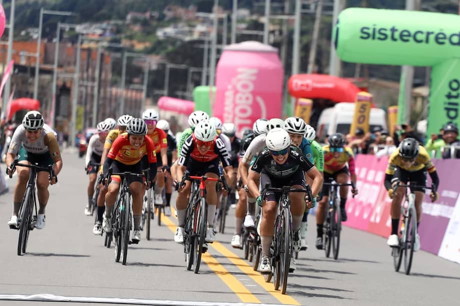 Metros finales de la primera etapa de la Vuelta a Colombia femenina 2026 en Chía, Cundinamarca.