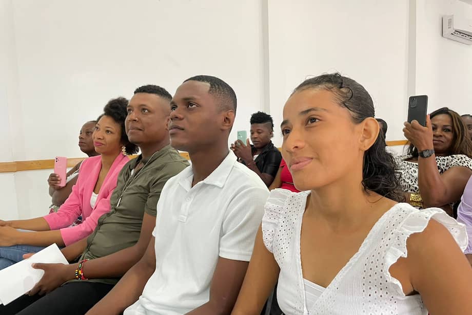 Jóvenes de seis ciudades del Pacífico podrán acceder a becas de formación y mentoría a través del programa DALE Lidera Pacífico, impulsado por Manos Visibles.