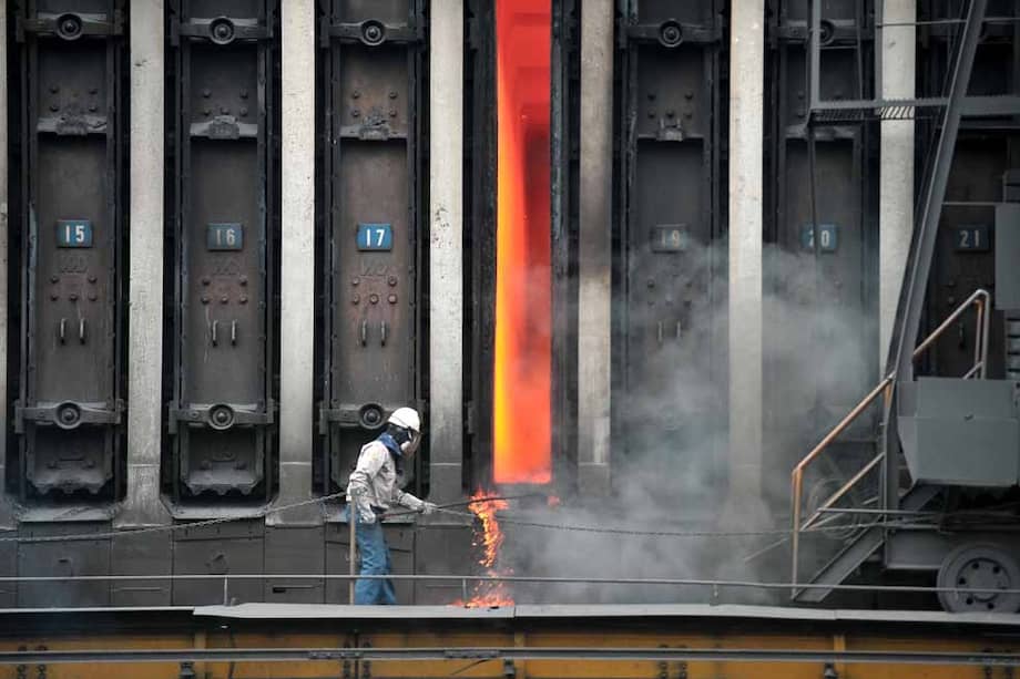 Deshorne de coque, materia prima para la producción del acero. /Andrés Torres