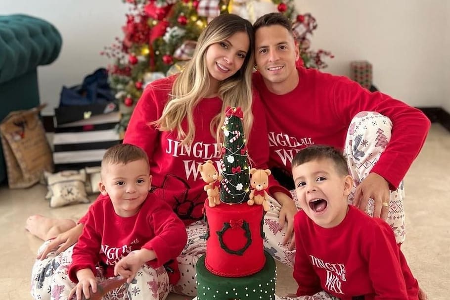 Santiago Arias con su esposa Karin Jiménez y sus hijos Thiago y Lucca.