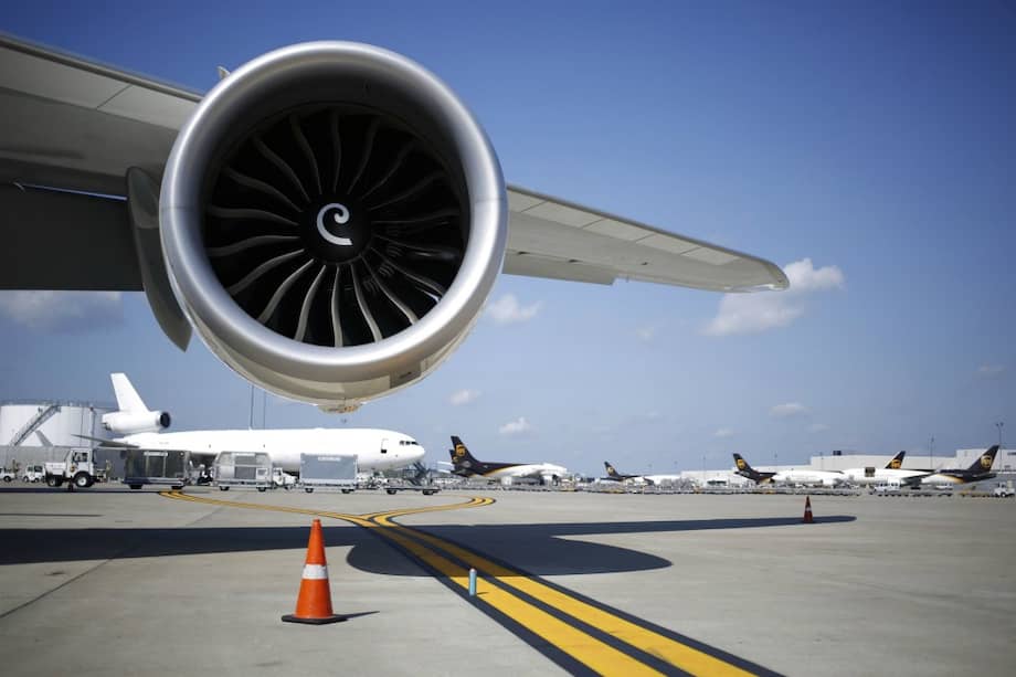 La empresa reducirá su horario de producción de aviones y dejará progresivamente de fabricar el emblemático modelo 747.