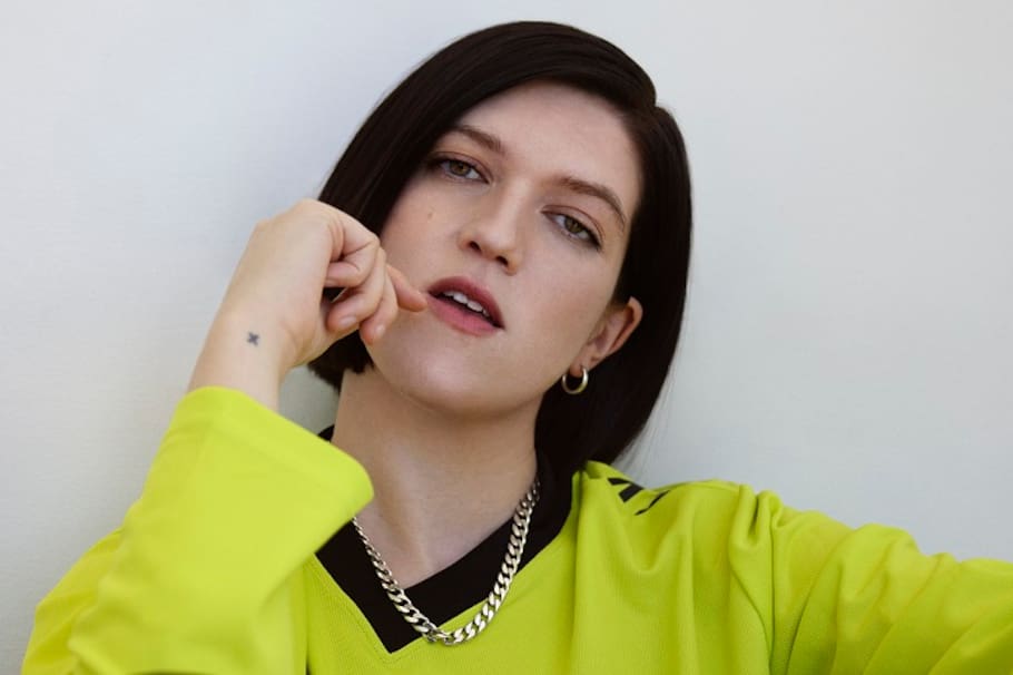 La cantautora y DJ está lista, después de tanta anticipación, para publicar su primer álbum en solitario.