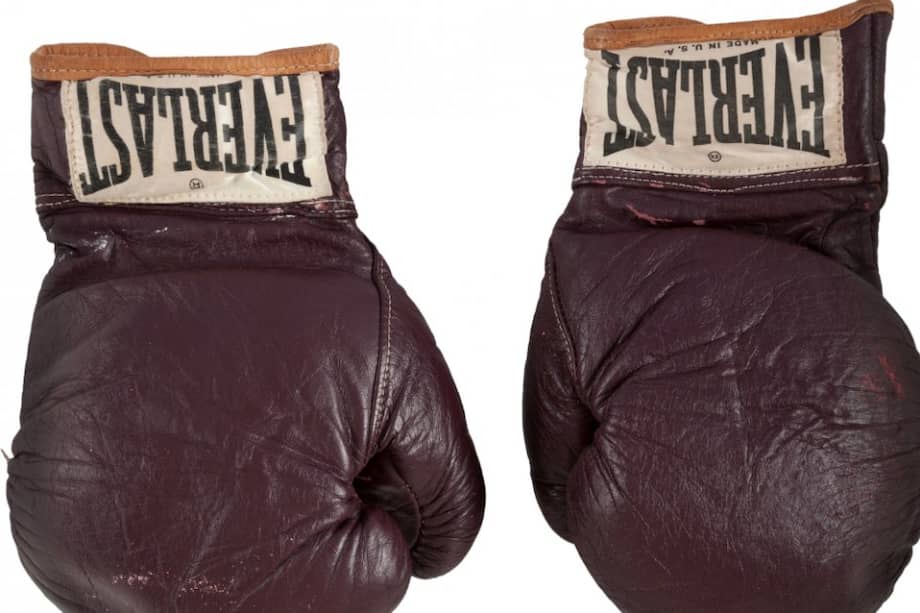 Guantes de boxeo de Mohamed Ali en el "Combate del Siglo" a subasta