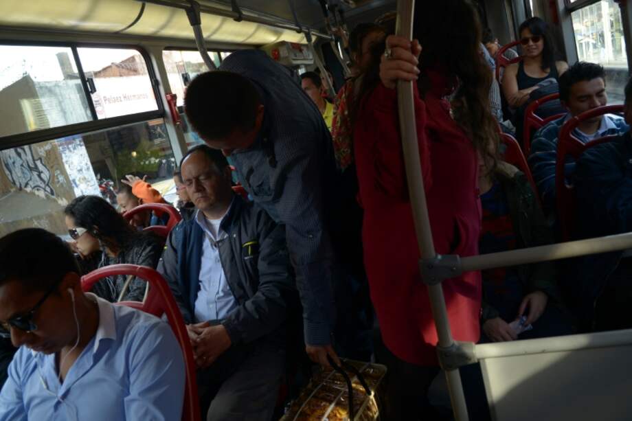 El proyecto de ceder las sillas a las mujeres es la clase de medidas estatales que no son más que cantos a la bandera que no cambian nada. / Archivo El Espectador.