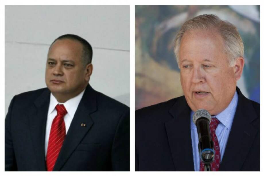 El presidente del Parlamento de Venezuela, Diosdado Cabello y el consejero del Departamento de Estado de EE.UU., Thomas Shannon. / EFE