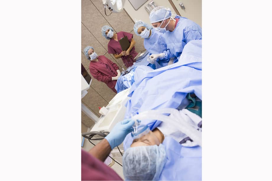 A los pacientes se les debe informar sobre los riesgos de los procedimientos . / Archivo