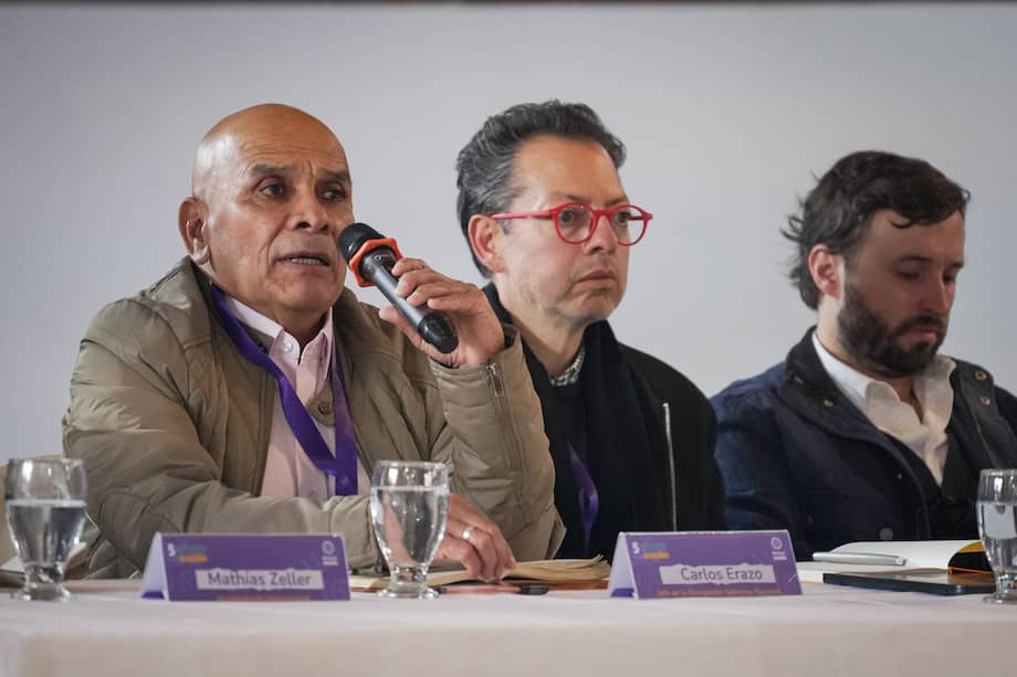 Carlos Erazo (izquierda) es el jefe de la dlegación del Gobierno en los diálogos con Comuneros del Sur.