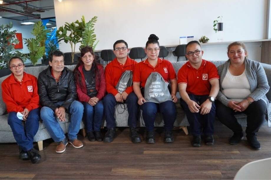 Tiendas D1 empezó hacer presencia en Colombia, se implementó la política de generar empleo digno, local, estable y directo con la empresa