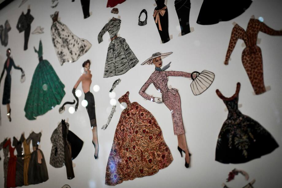 Bocetos de modelos dibujados por el diseñador francés. / Stephane de Sakutin / AFP