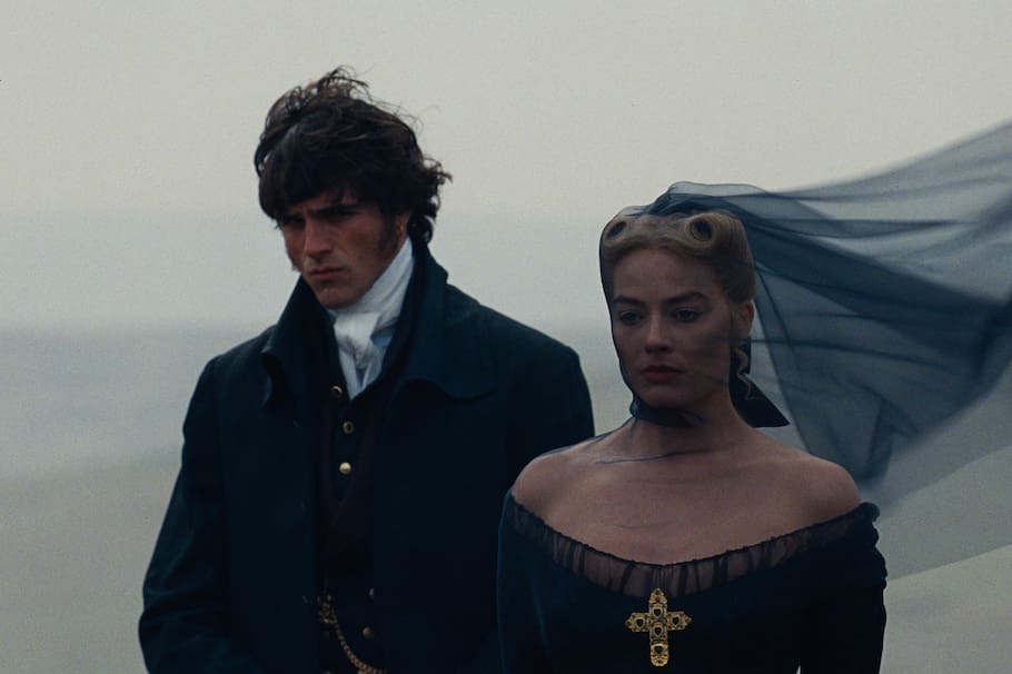 LOS ÁNGELES (EE.UU), 11/02/2026.- Los actores Jacob Elordi y Margot Robbie en una escena de 'Cumbres borrascosas' ('Wuthering Heights'). EFE/Warner Bros.SOLO USO EDITORIAL/SOLO DISPONIBLE PARA ILUSTRAR LA NOTICIA QUE ACOMPAÑA (CRÉDITO OBLIGATORIO)